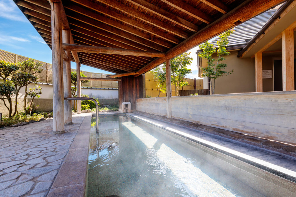 岡山の温泉旅館「季譜の里」の男性大浴場・露天風呂